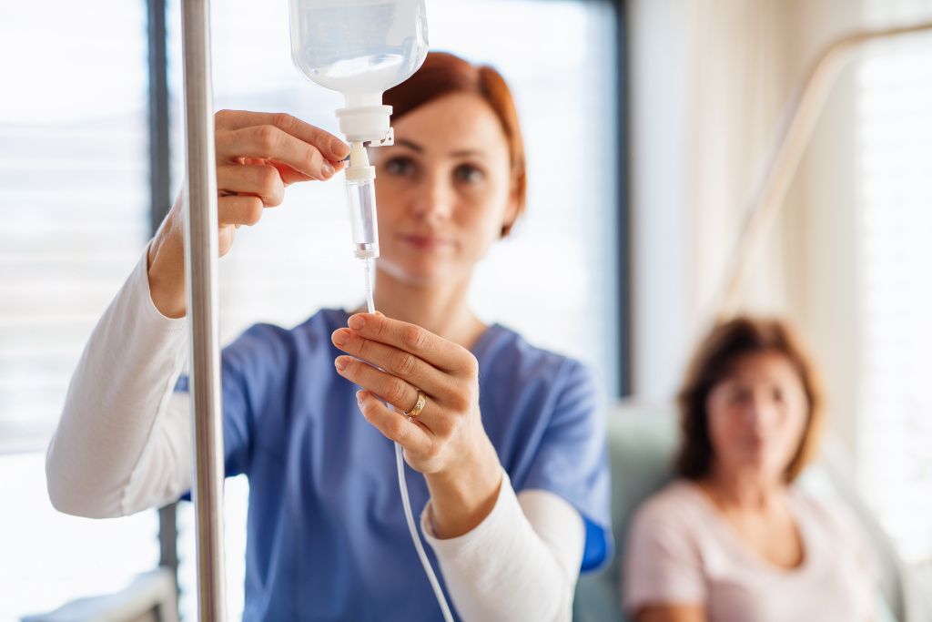 scg_woman-drip-chamber-hospital.jpg scg_woman-drip-chamber-hospital.jpg