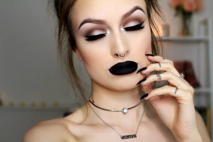Cut crease